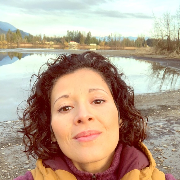 Meet your Posher, Rebeca - Picture 1 of 2